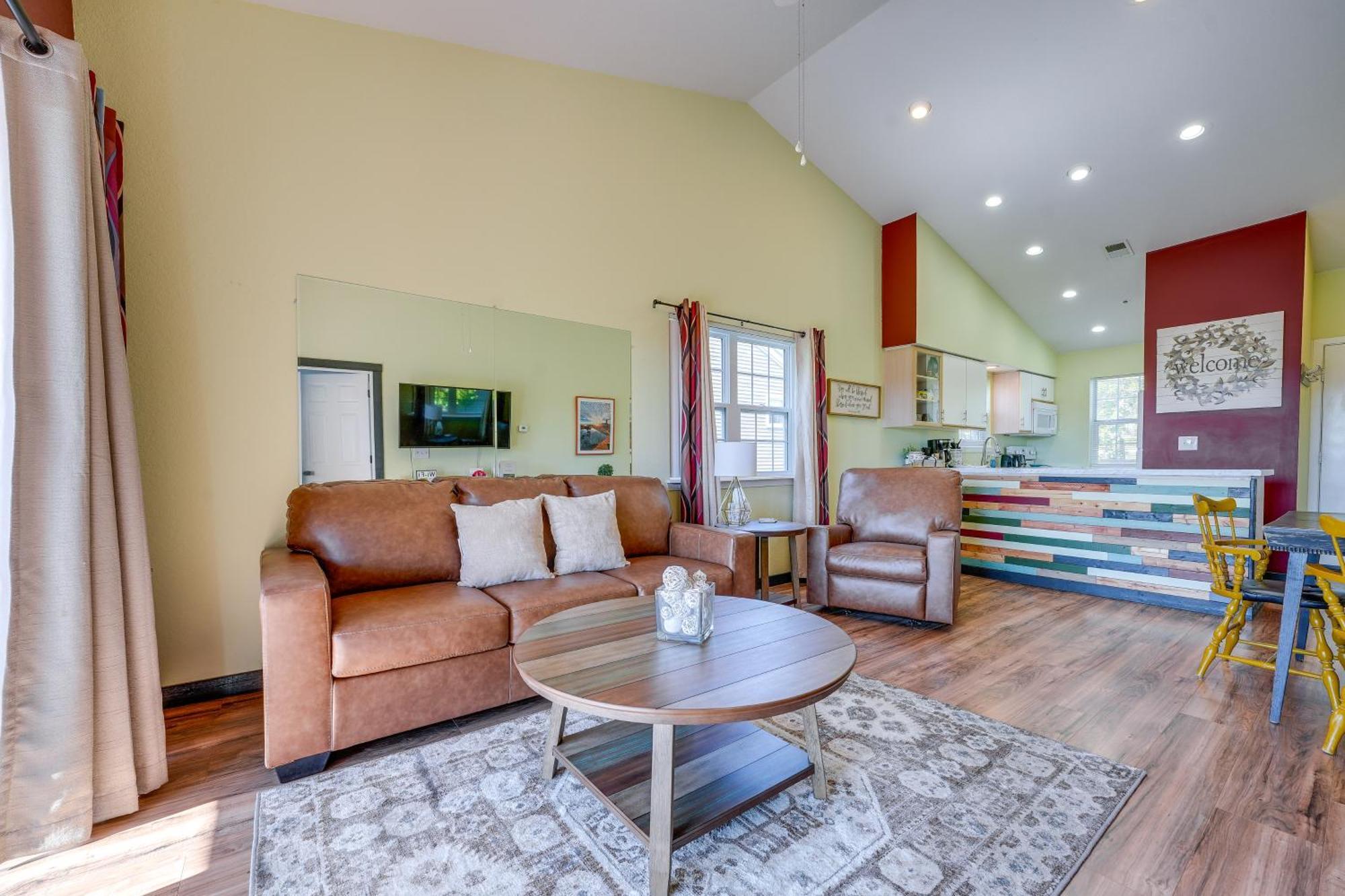 Vibrant Holiday Hills Resort Condo With Balcony Branson Exterior photo